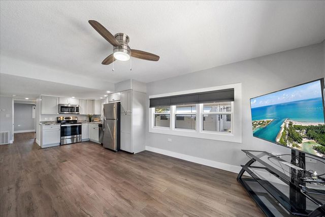 30 FLORES DRIVE, Palmetto, FL 34221