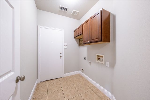 1067 Valley Vista Drive, Irving, TX 75063