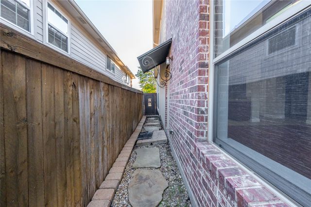 1067 Valley Vista Drive, Irving, TX 75063