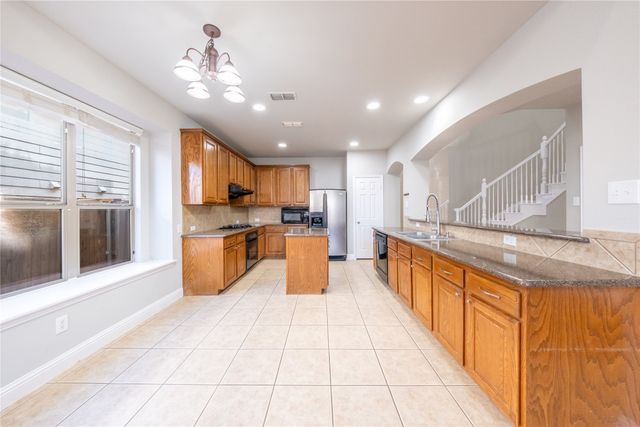 1067 Valley Vista Drive, Irving, TX 75063