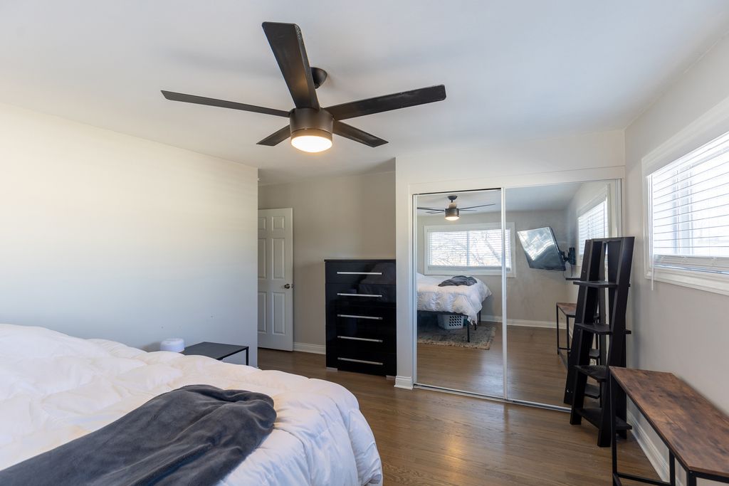 Image 12 of property listing at 10850 Claridge Avenue, Westchester, IL 60154