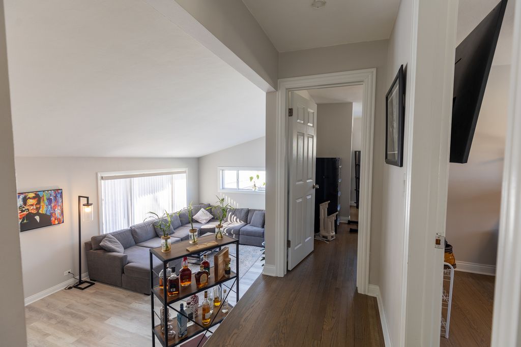 Image 14 of property listing at 10850 Claridge Avenue, Westchester, IL 60154
