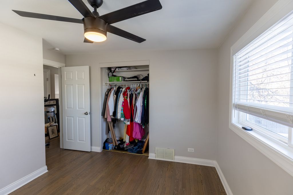 Image 18 of property listing at 10850 Claridge Avenue, Westchester, IL 60154