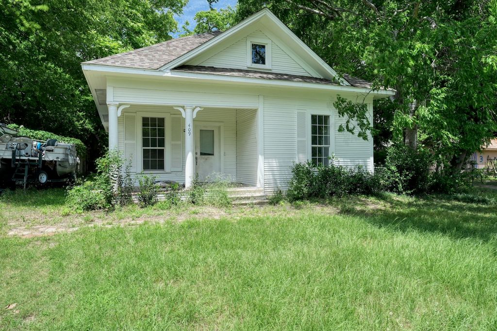 409 S Boyd Street, Lindale, TX 75771