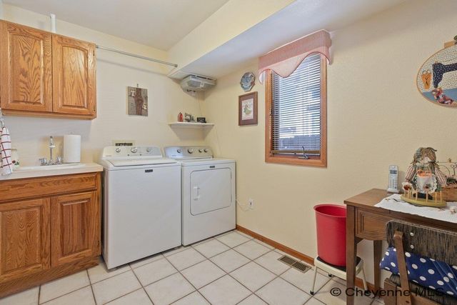727 CYPRESS LN, Cheyenne, WY 82009