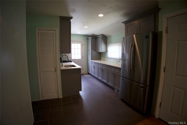 3 Rollin Lane, Brentwood, NY 11717