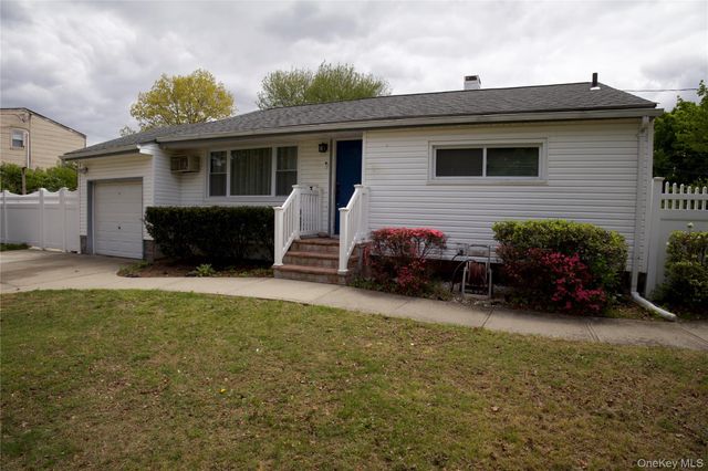 3 Rollin Lane, Brentwood, NY 11717