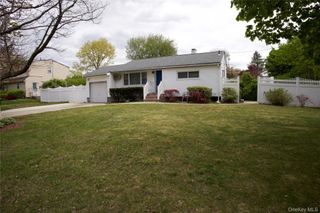3 Rollin Lane, Brentwood, NY 11717