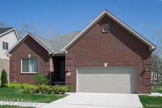 2696 John Bartley Circle, Sterling Heights, MI 48310
