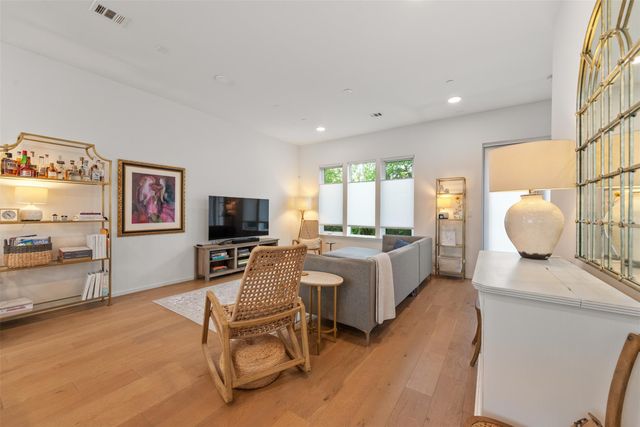 3100 Menchaca RD 27, Austin, TX 78704