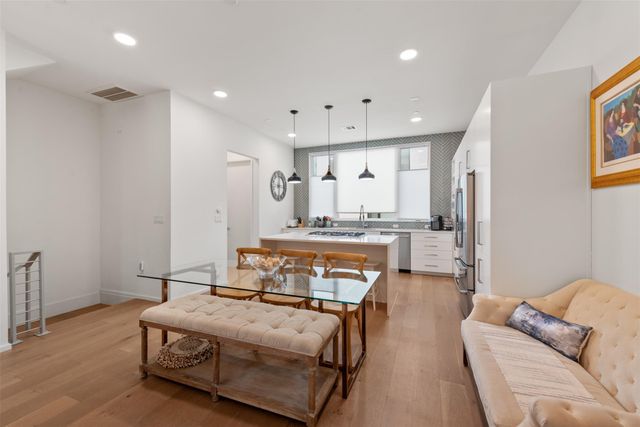 3100 Menchaca RD 27, Austin, TX 78704