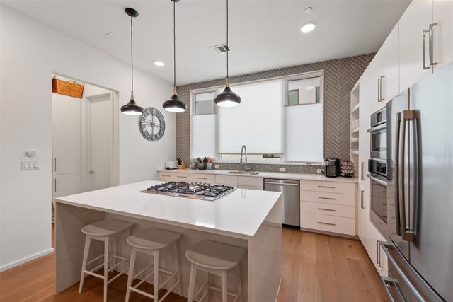 3100 Menchaca RD 27, Austin, TX 78704