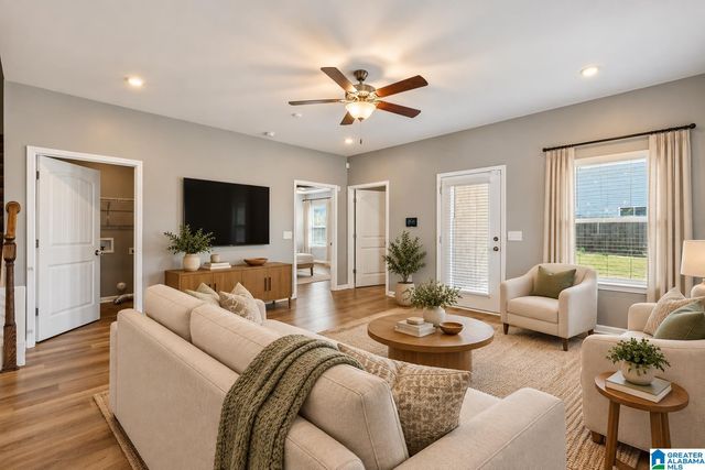 712 RIDGEWAY AVENUE, Columbiana, AL 35051