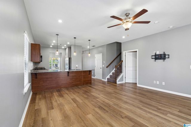 712 RIDGEWAY AVENUE, Columbiana, AL 35051