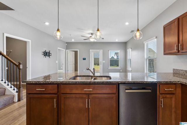 712 RIDGEWAY AVENUE, Columbiana, AL 35051
