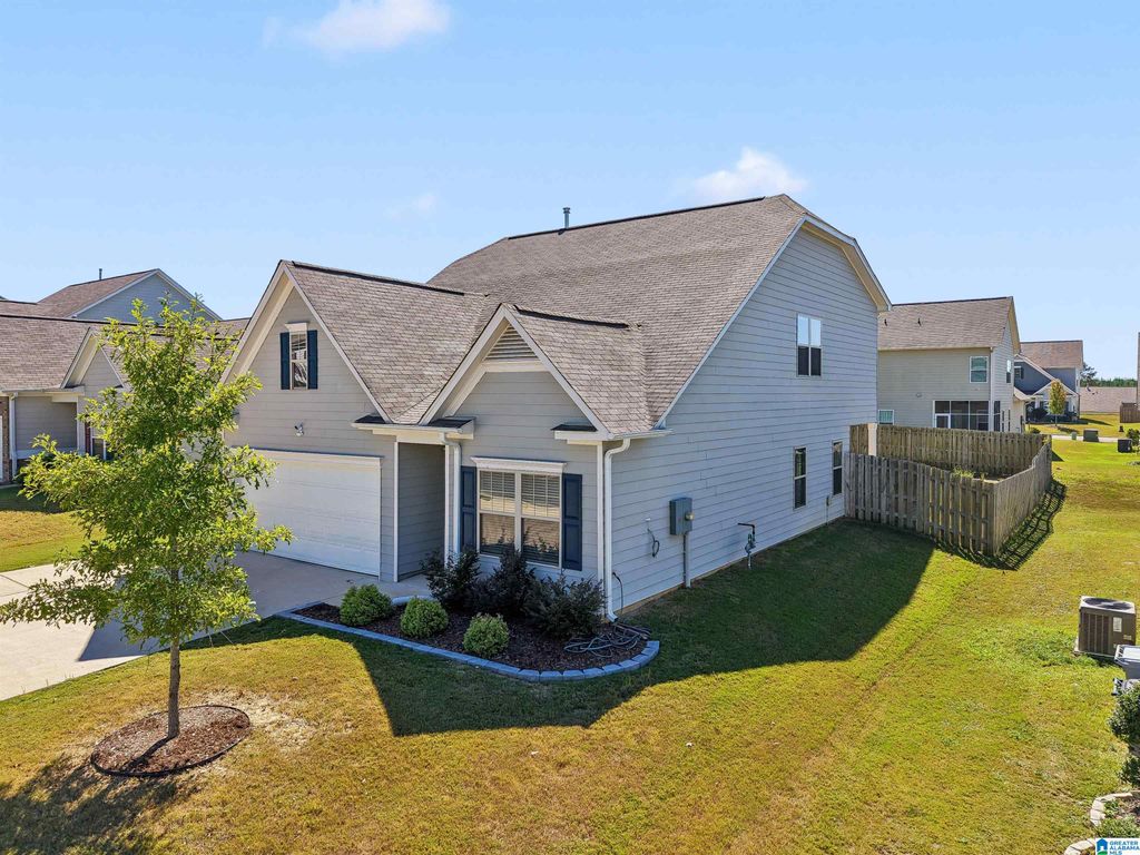 712 RIDGEWAY AVENUE, Columbiana, AL 35051