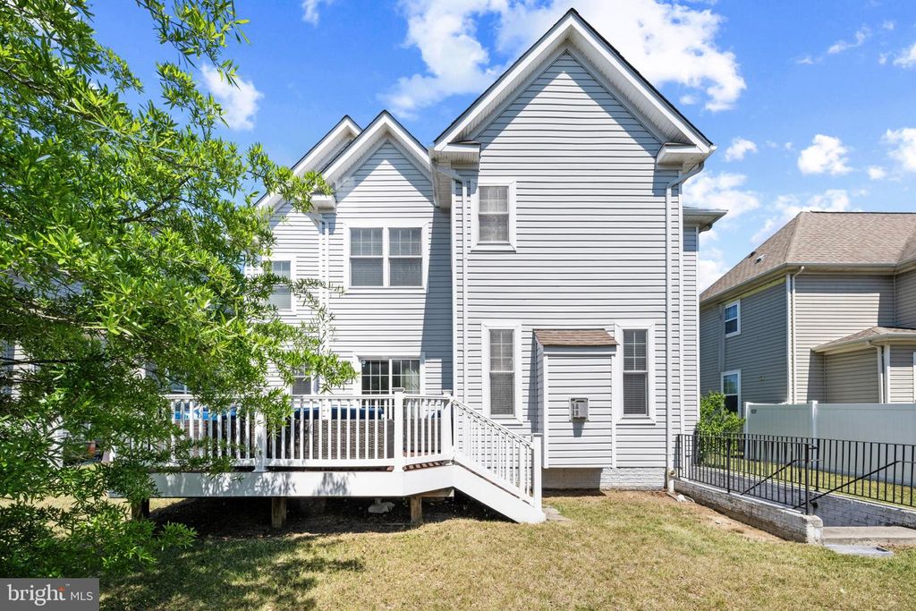 Image 38 of property listing at 11686 MUSTANG CREEK CT, Waldorf, MD 20602