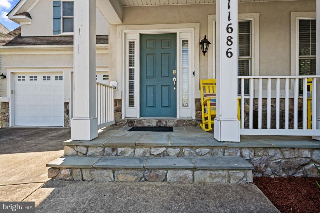 Image 4 of property listing at 11686 MUSTANG CREEK CT, Waldorf, MD 20602