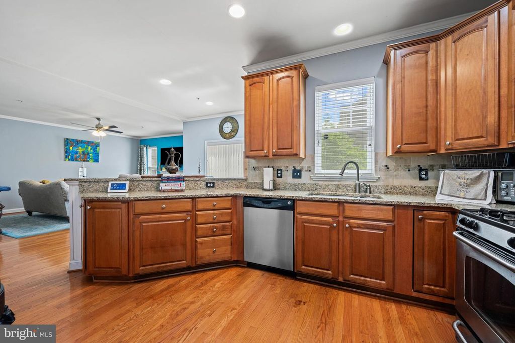 Image 9 of property listing at 11686 MUSTANG CREEK CT, Waldorf, MD 20602
