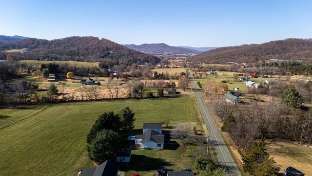 4797 IDA RD, Luray, VA 22835