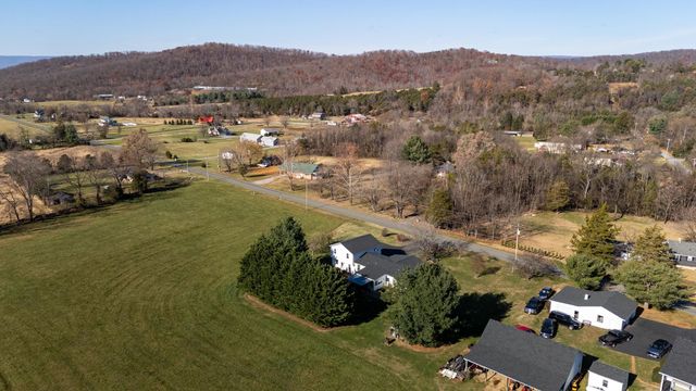 4797 IDA RD, Luray, VA 22835