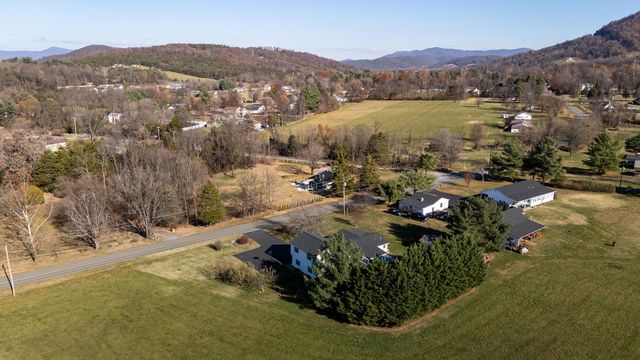 4797 IDA RD, Luray, VA 22835