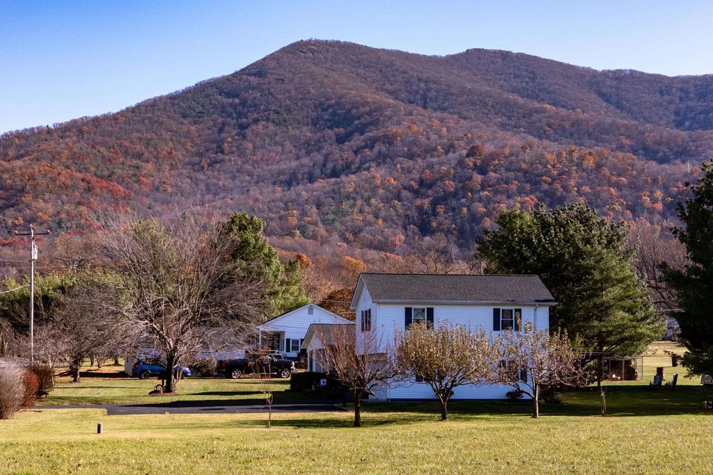 4797 IDA RD, Luray, VA 22835