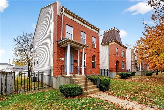 1208 S 13th Street, St Louis, MO 63104