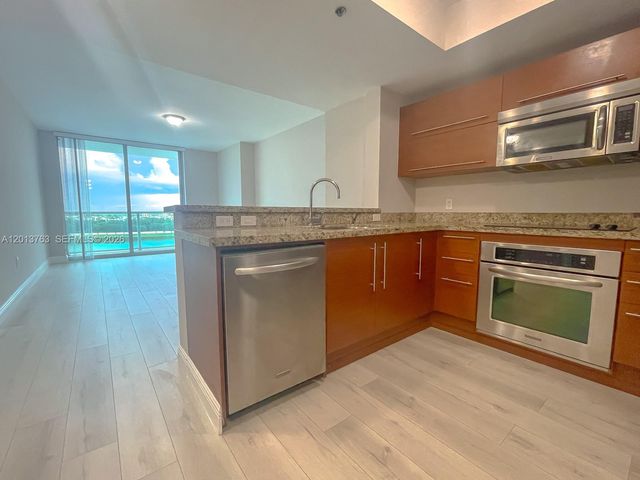 2681 N Flamingo Rd 902S, Sunrise, FL 33323