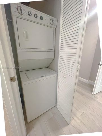 2681 N Flamingo Rd 902S, Sunrise, FL 33323