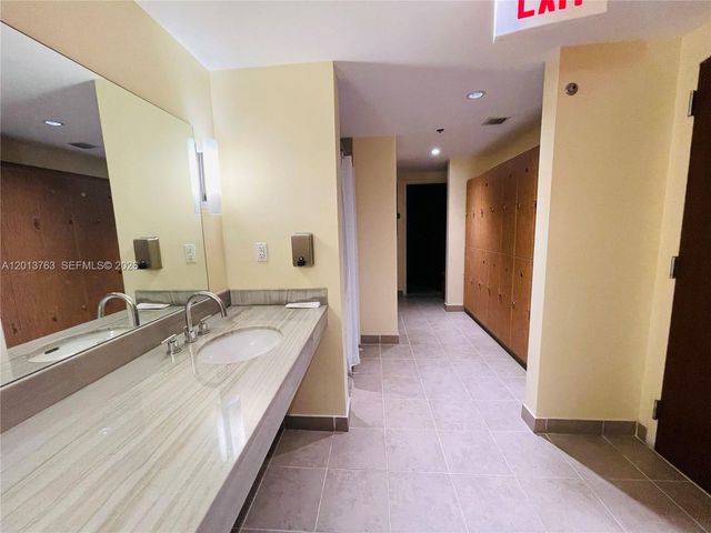 2681 N Flamingo Rd 902S, Sunrise, FL 33323