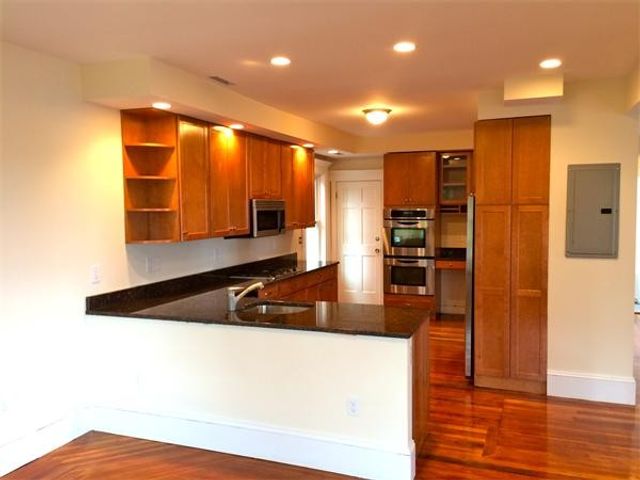 19 Upland Park 2, Somerville, MA 02145