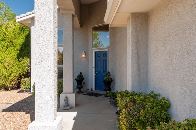 10301 Lawton Street NW, Albuquerque, NM 87114