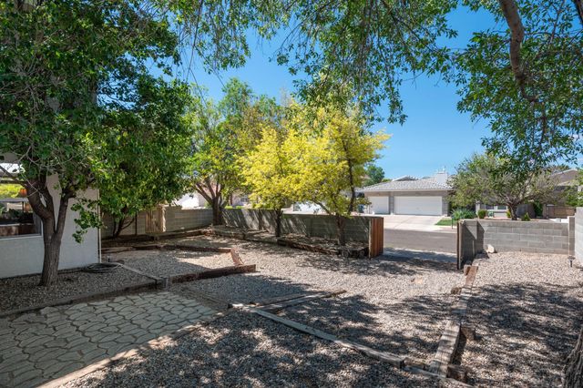 10301 Lawton Street NW, Albuquerque, NM 87114
