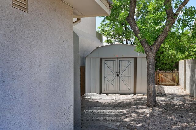 10301 Lawton Street NW, Albuquerque, NM 87114