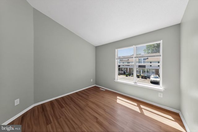 10 BRIAN CT, New Castle, DE 19720