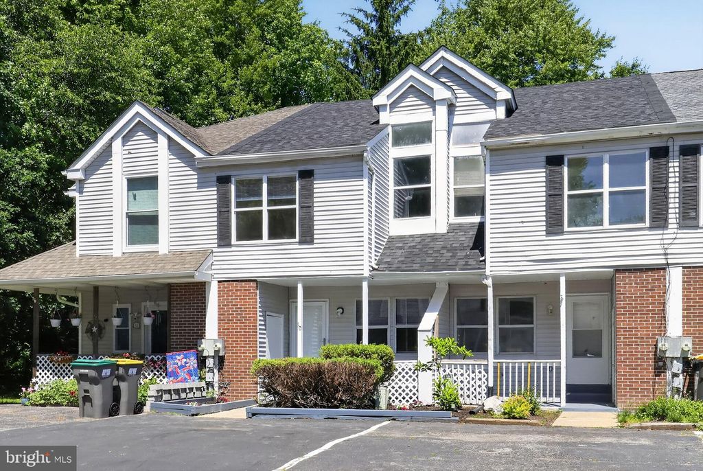 10 BRIAN CT, New Castle, DE 19720