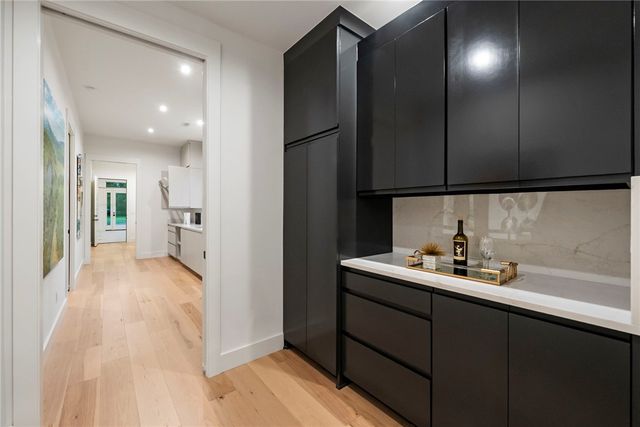 609 SW 4th Street, Bentonville, AR 72712