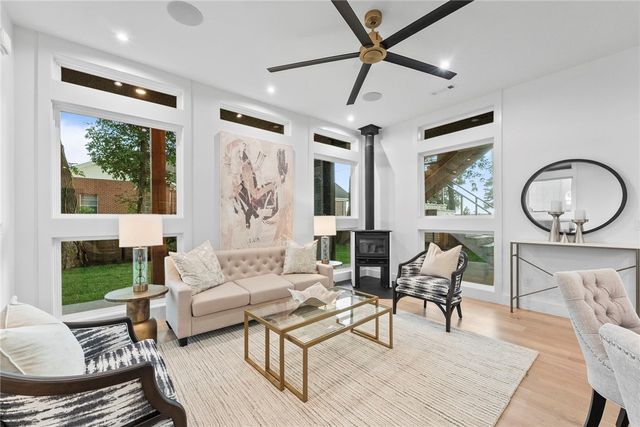 609 SW 4th Street, Bentonville, AR 72712