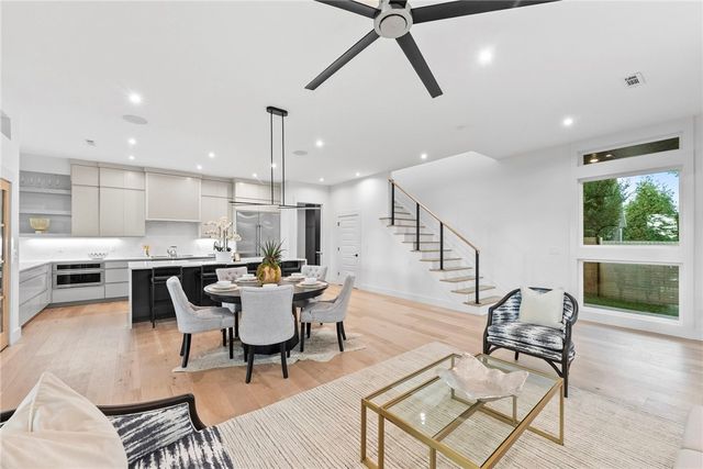 609 SW 4th Street, Bentonville, AR 72712