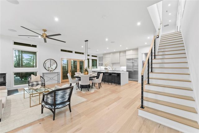 609 SW 4th Street, Bentonville, AR 72712