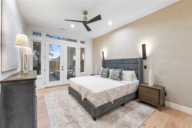 609 SW 4th Street, Bentonville, AR 72712