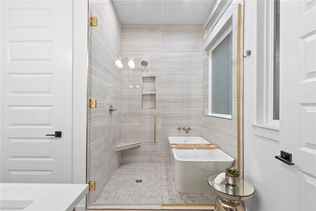 609 SW 4th Street, Bentonville, AR 72712