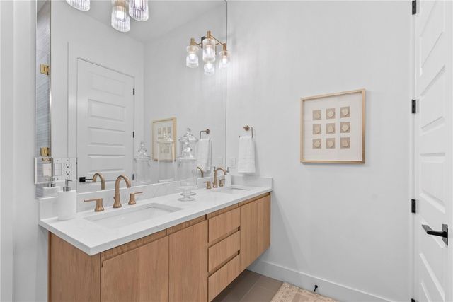 609 SW 4th Street, Bentonville, AR 72712