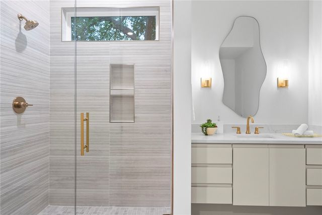 609 SW 4th Street, Bentonville, AR 72712