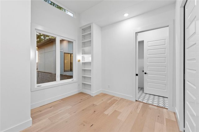 609 SW 4th Street, Bentonville, AR 72712