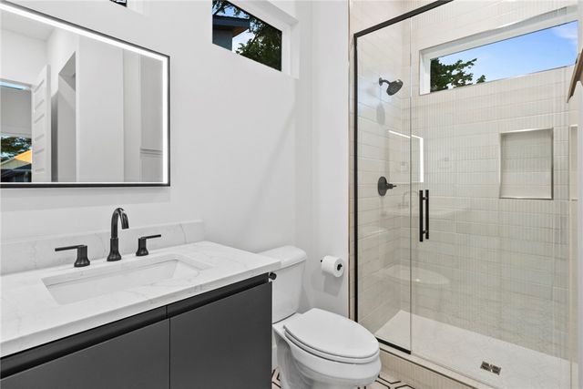 609 SW 4th Street, Bentonville, AR 72712