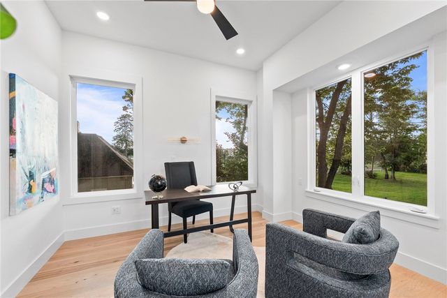 609 SW 4th Street, Bentonville, AR 72712