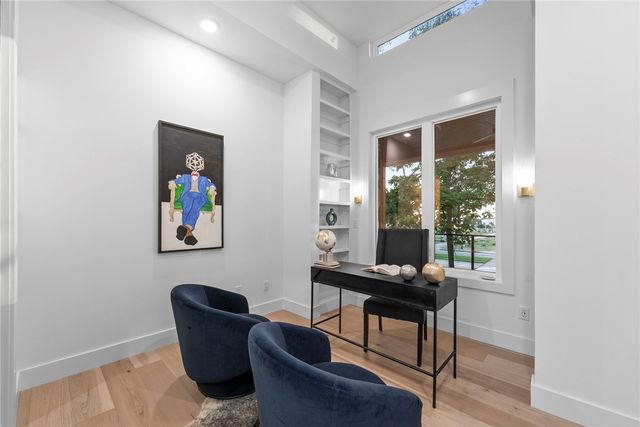 609 SW 4th Street, Bentonville, AR 72712