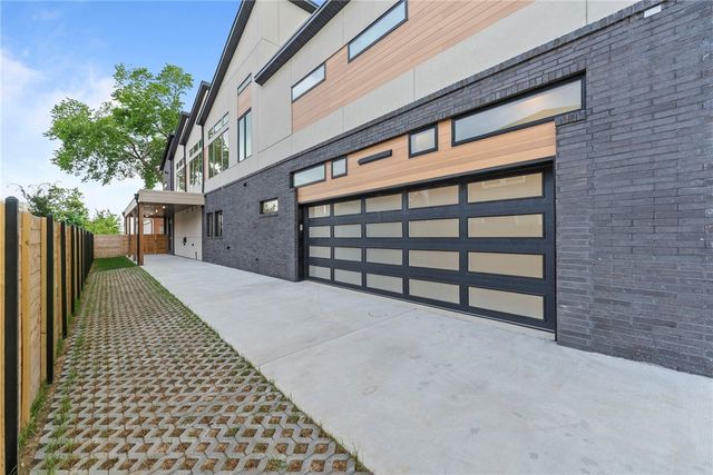 609 SW 4th Street, Bentonville, AR 72712